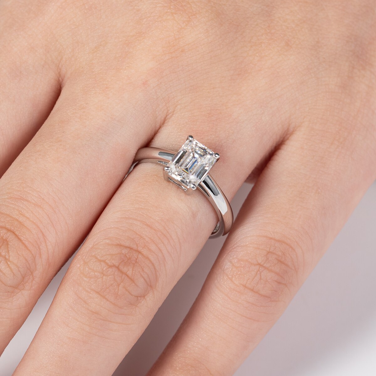 Bague Solitaire Émeraude Moissanite