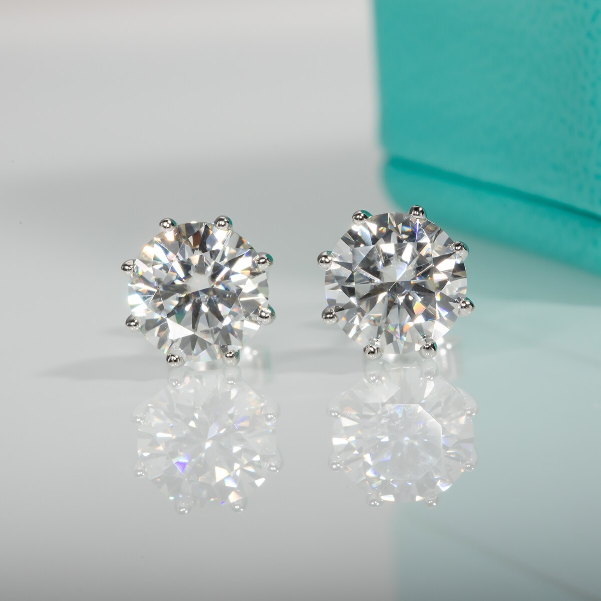 Boucle d'oreille Solitaire 8 Griffes Moissanite